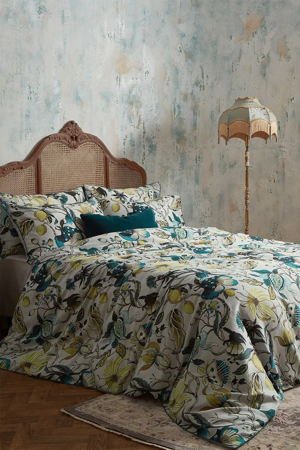 Edinburgh Weavers Morton 200 Thread Count Floral Premium Cotton Sateen Piped Duvet Cover Set in Teal