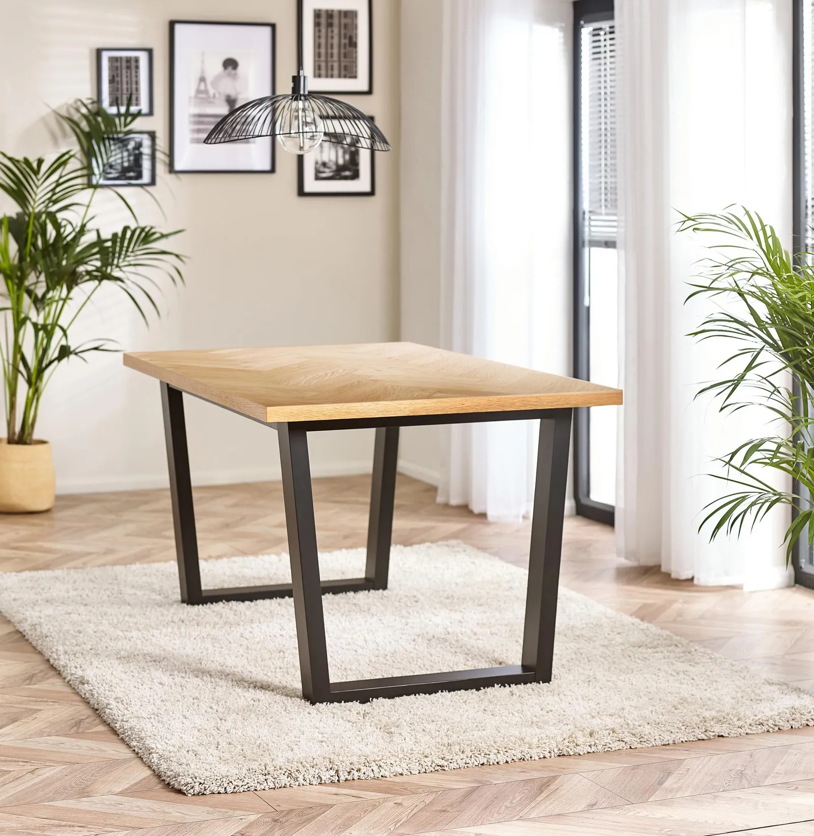 FurnitureboxUK Cotswold Rectangular 6-Seater Oak Coloured Wooden Dining Table With Black Wooden Legs in Light Oak 4