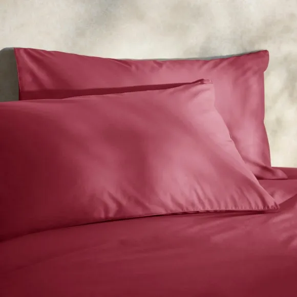 100% Egyptian Cotton 220 Thread Count Standard Pillowcase Pair