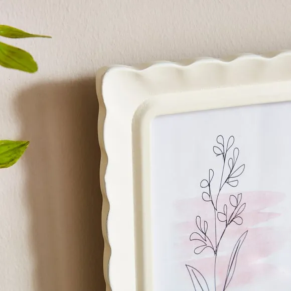 Scalloped Photo Frame 3