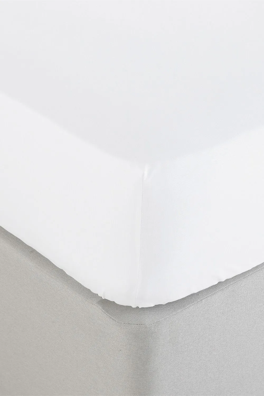 Paoletti Bamboo 200 Thread Count Cotton Blend Fitted Bed Sheet in White