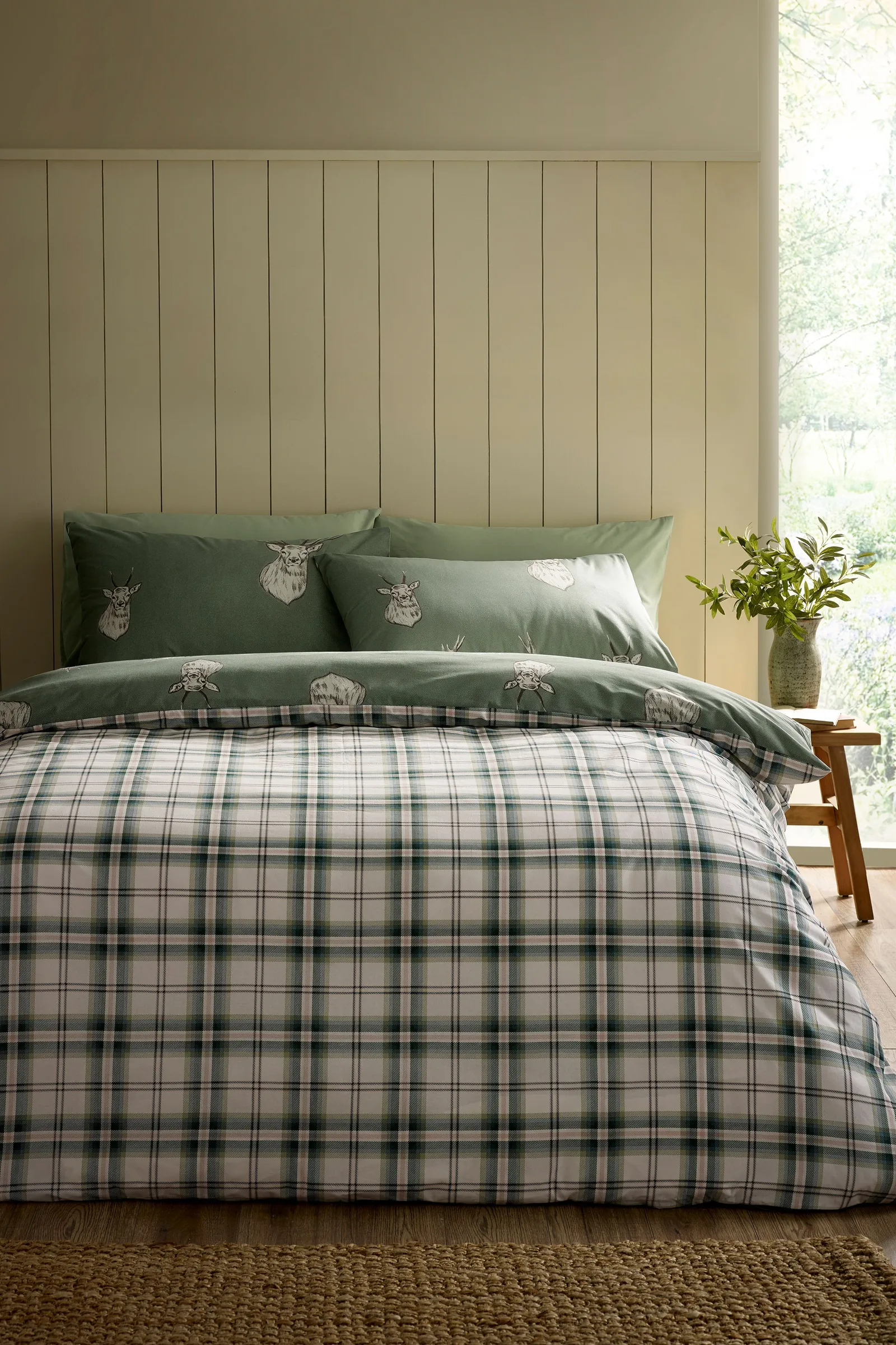 Catherine Lansfield 'Stag Check' Reversible Duvet Cover Set in Light Green 2