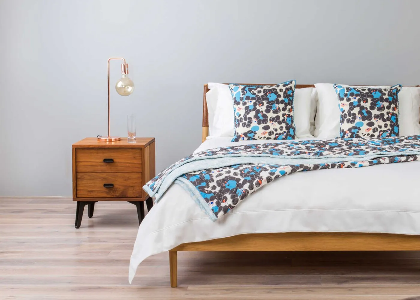 De La Espada McQueen Bedside Table Walnut