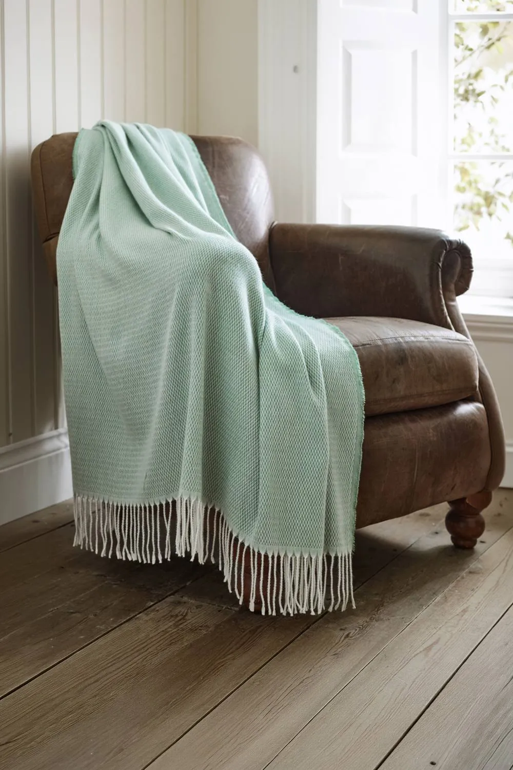 The Lyndon Company Arcadia Throw Supersoft 470gsm Jacquard Throw in Green