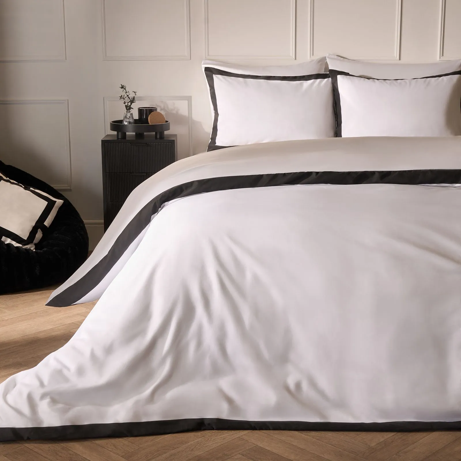 OHS Contrast Border Microfibre Bedding Set Duvet Cover with Pillowcase in Black