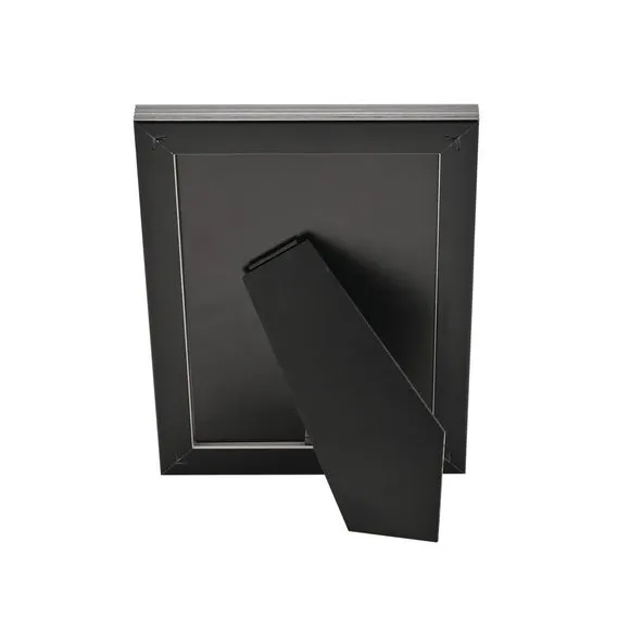 IFrame Monochrome Ribbed Photo Frame 4
