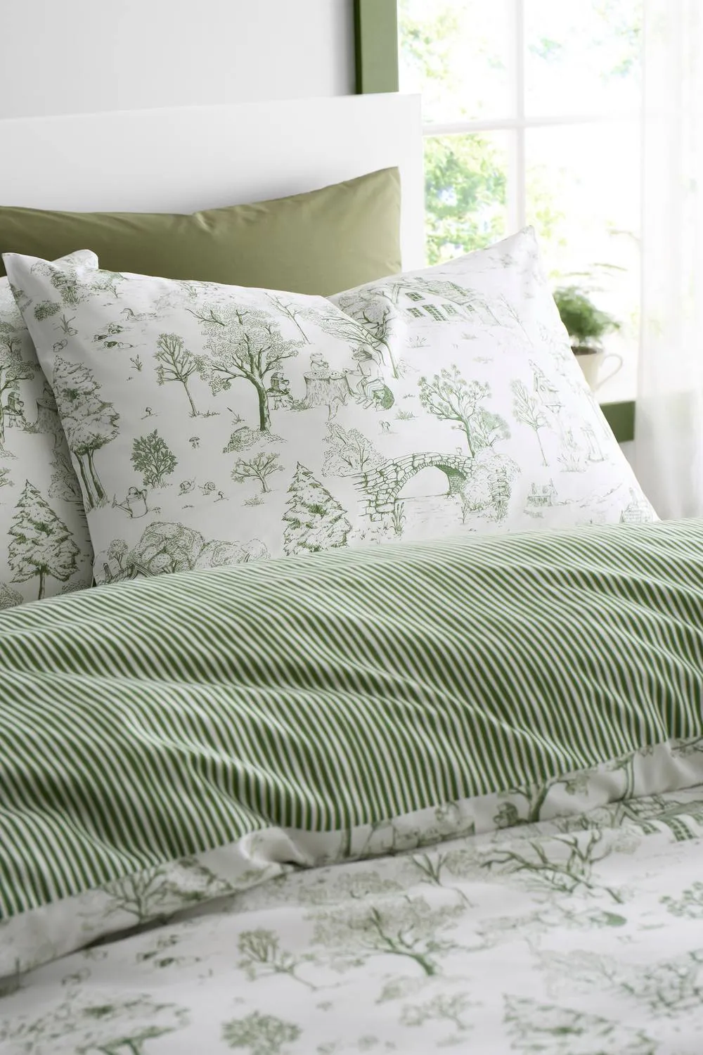 Fusion 'Woodland Toile' Countryside Print Easy Care Duvet Cover Set in Green 2