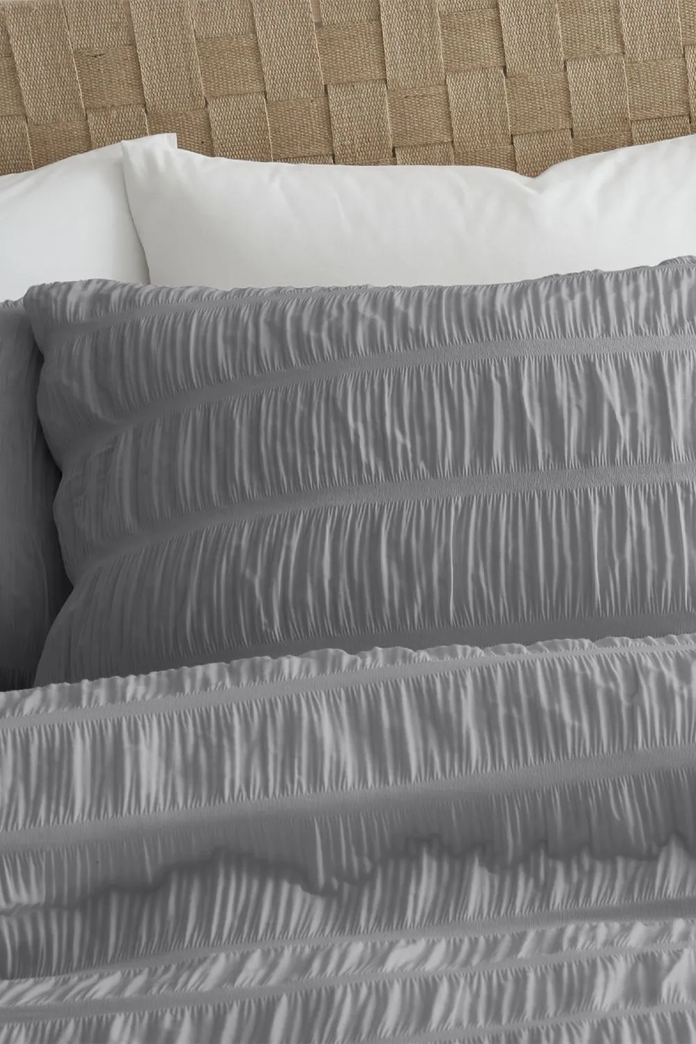 Catherine Lansfield Seersucker Duvet Cover & Pillowcase Set in Grey 2
