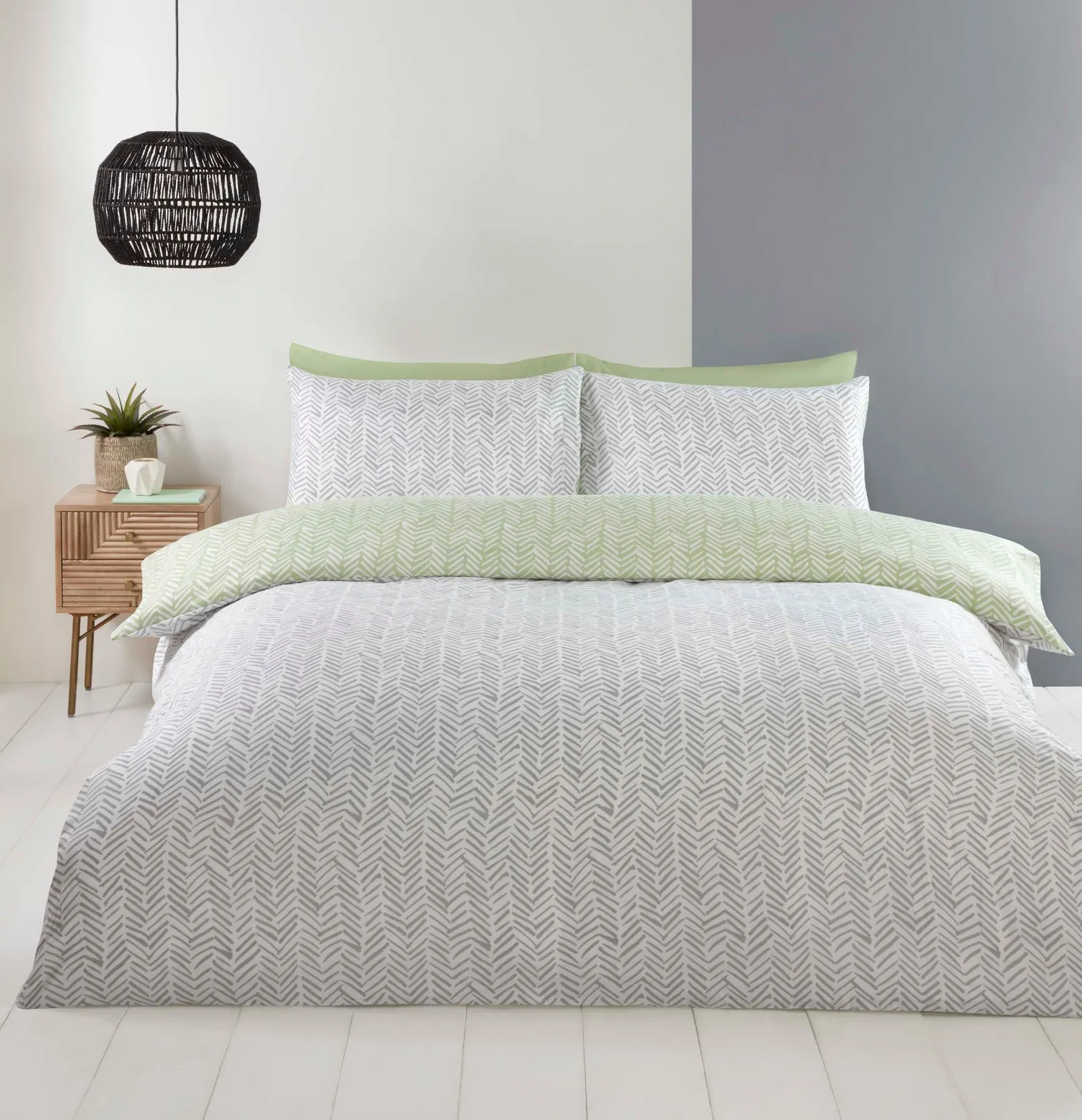 Rapport Home Helston Reversible Duvet Cover Set with Pillowcase Bedding in Green 3