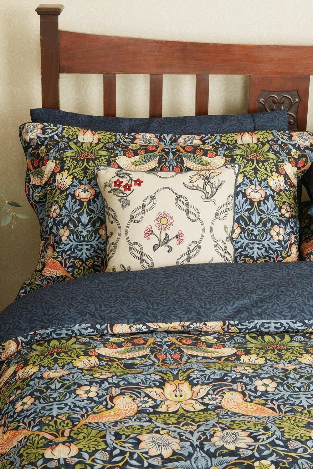 Morris & Co 'Strawberry Thief' Duvet Cover in Indigo 2