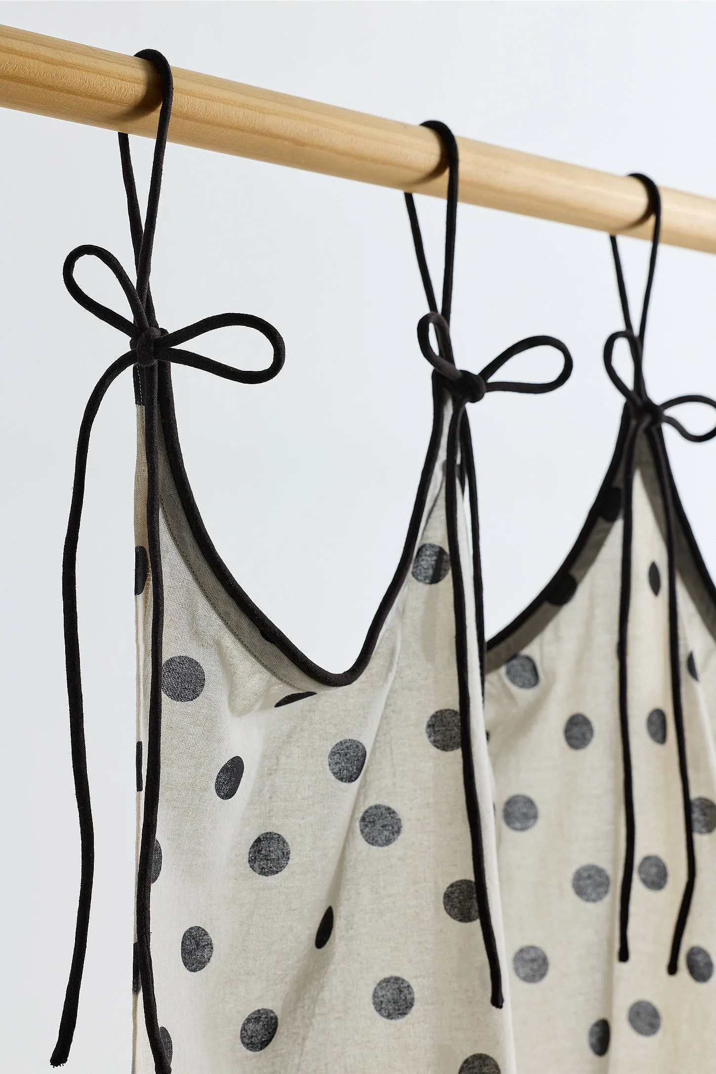 Polka Dot Scallop Cafe Curtains - Black/White 3
