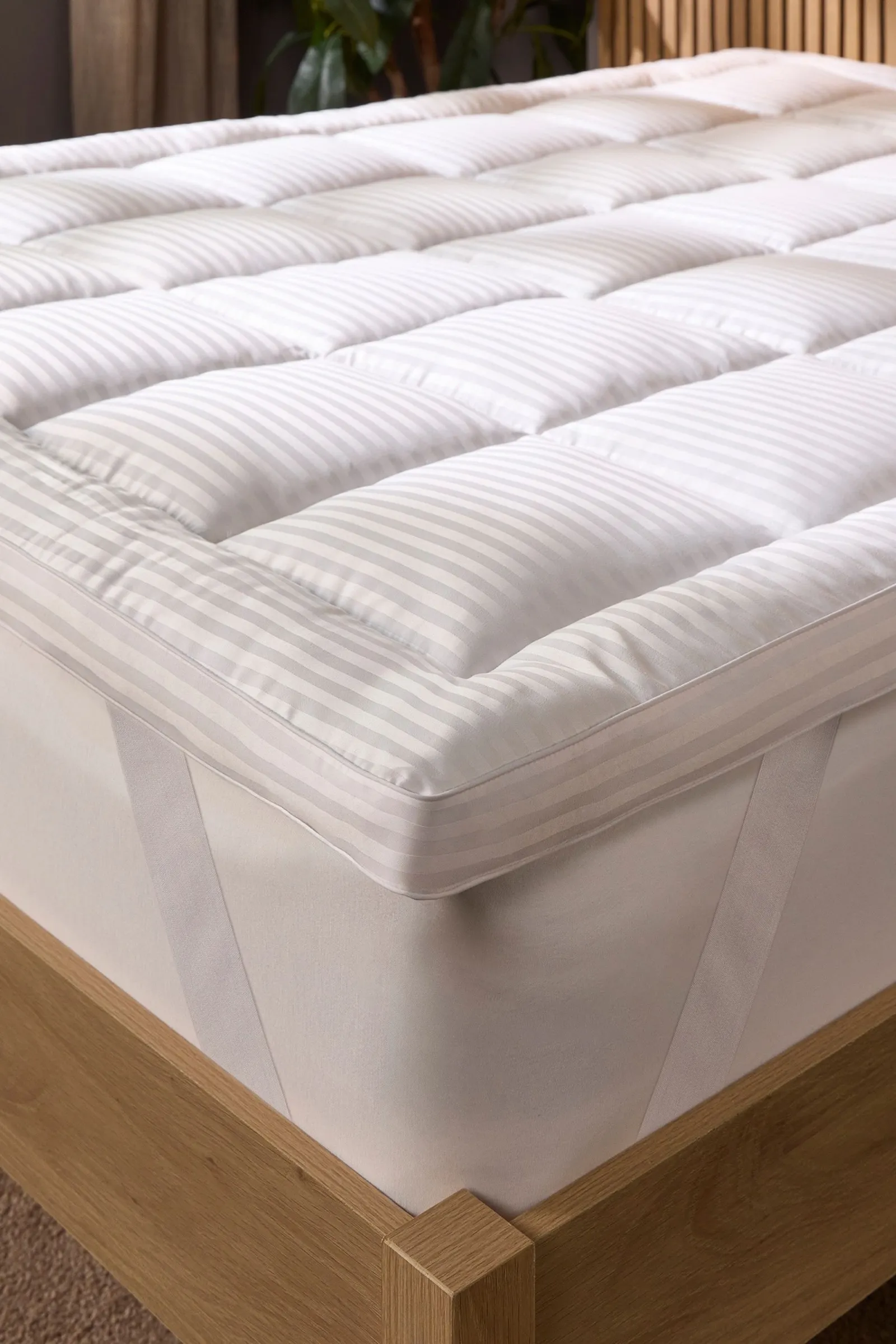 Snuggledown Luxurious Hotel 5cm Mattress Topper in White