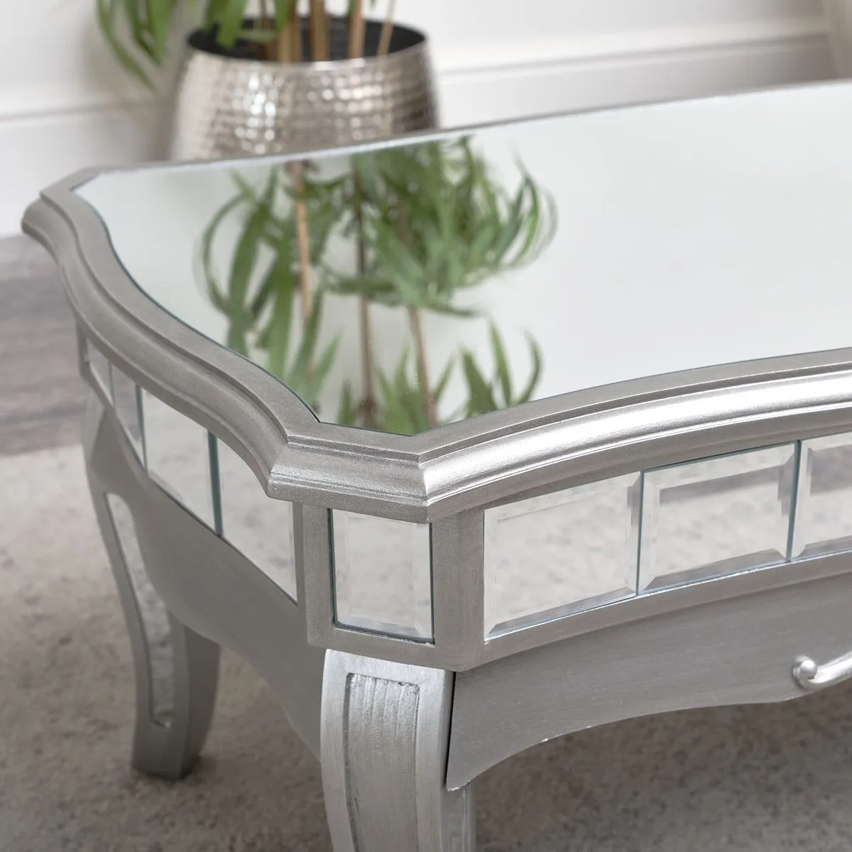 Melody Maison Mirrored Coffee Table - Tiffany Range in Metallic Silver 6