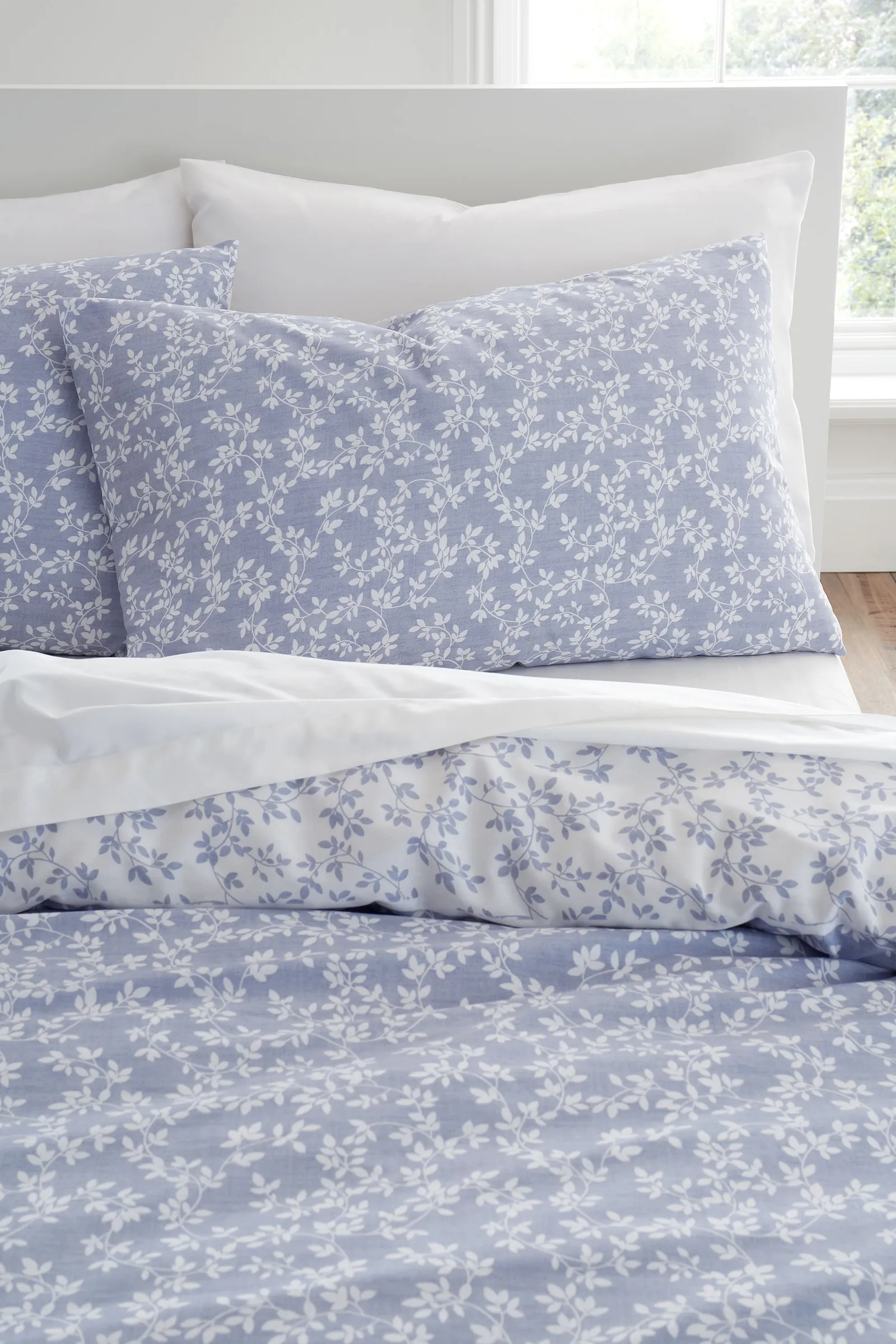 Bianca 'Shadow Leaves' 200TC Cotton Duvet Cover Set in Blue 3