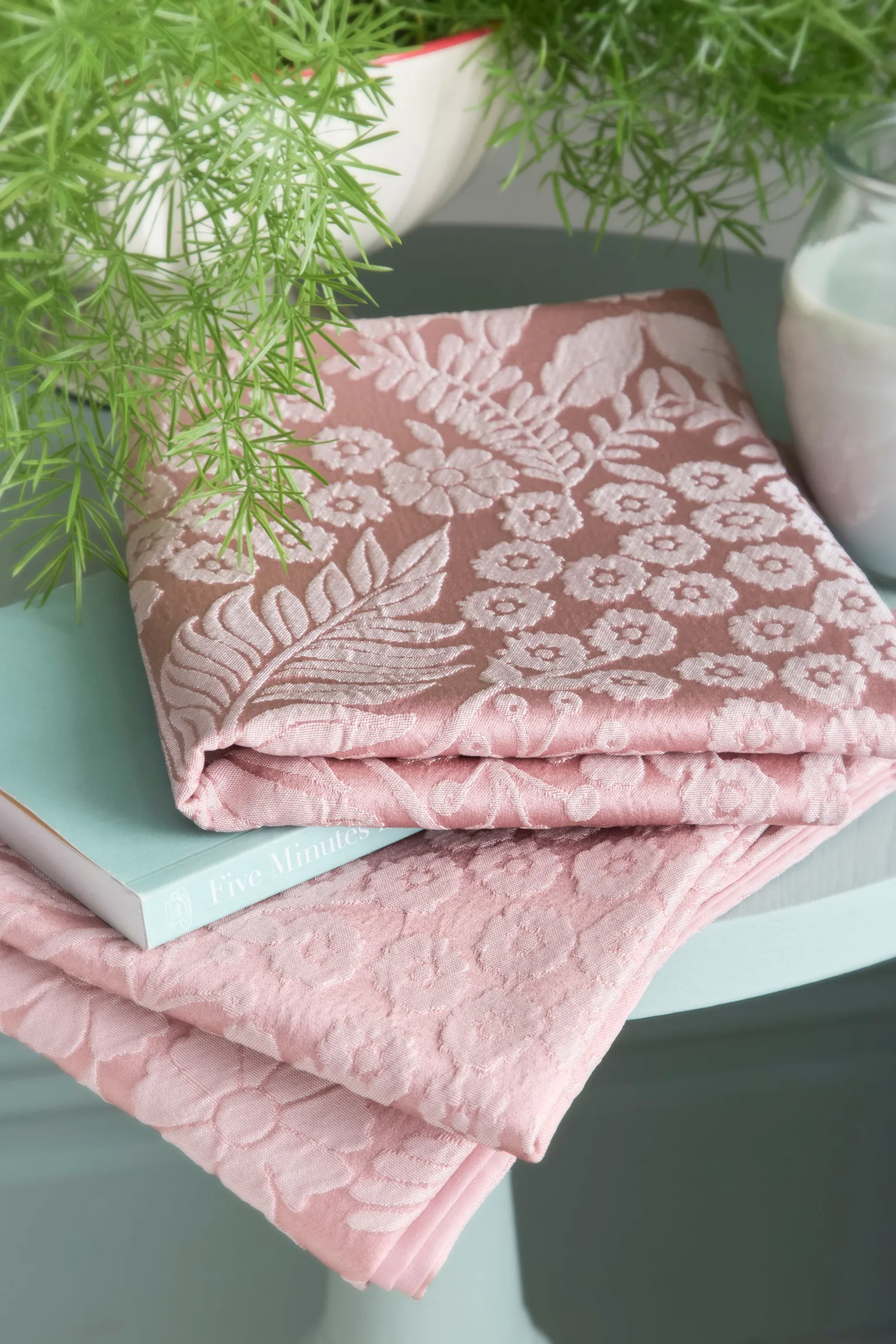 Appletree 'Toria' Arts & Crafts Floral Jacquard Duvet Cover Set in Light Pink 4