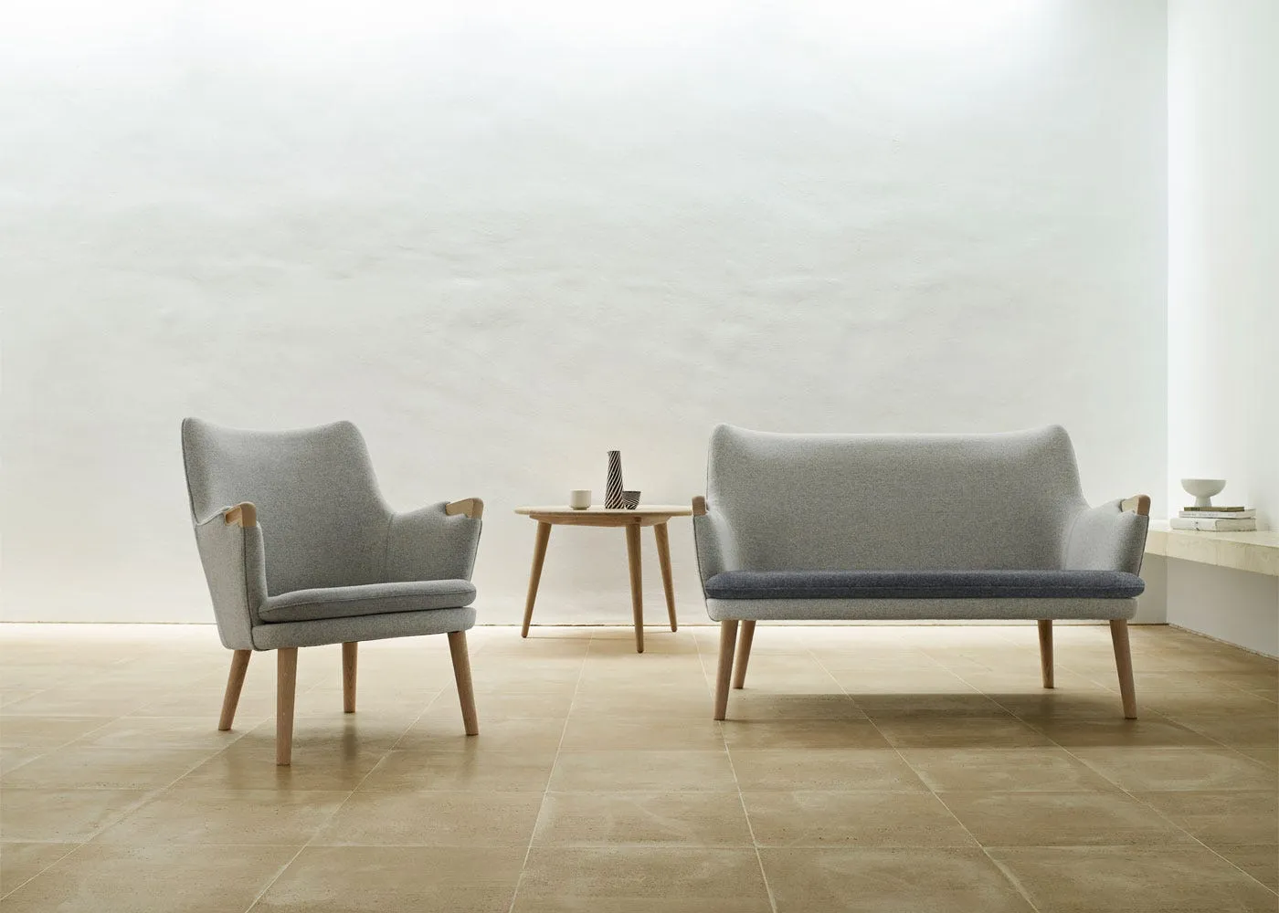 Carl Hansen & Son CH71 Lounge Chair Oak Soap Shell Hallingdal 130 Cushion Hallingdal 130 3