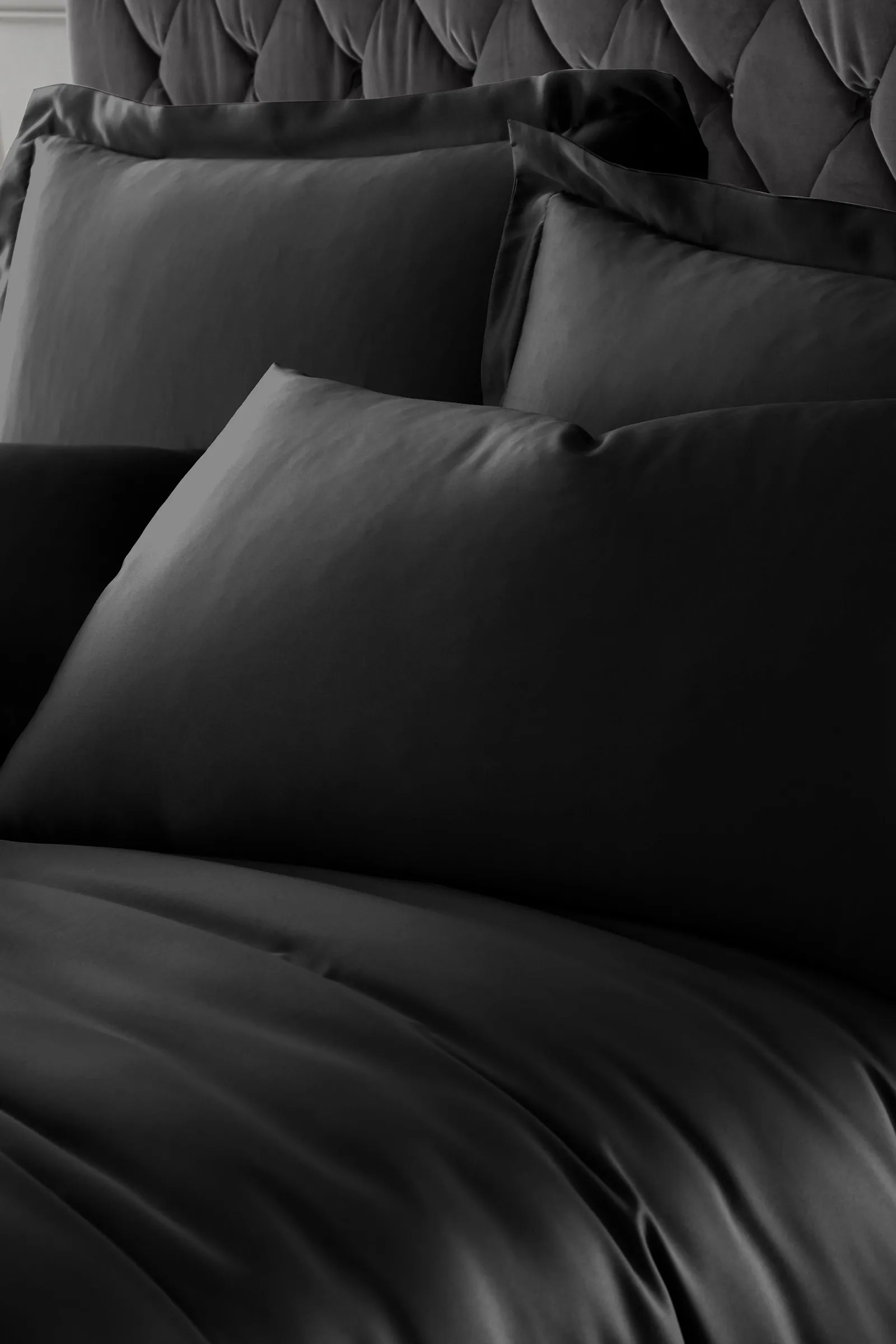 Catherine Lansfield Silky Soft Satin Duvet Set in Black 2