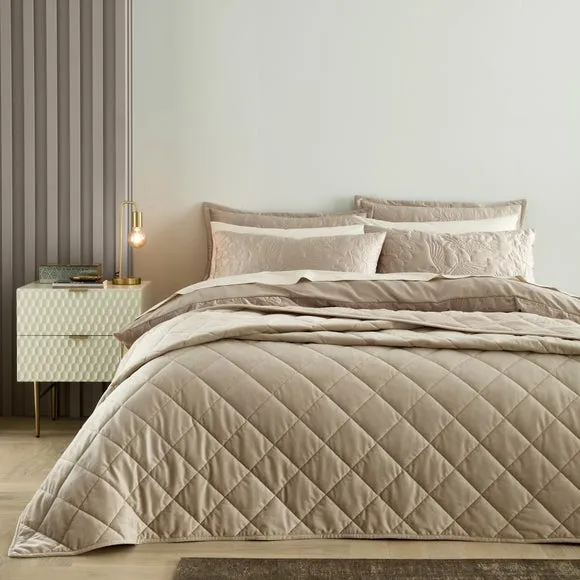 Castleton Quilted Bedspread 1