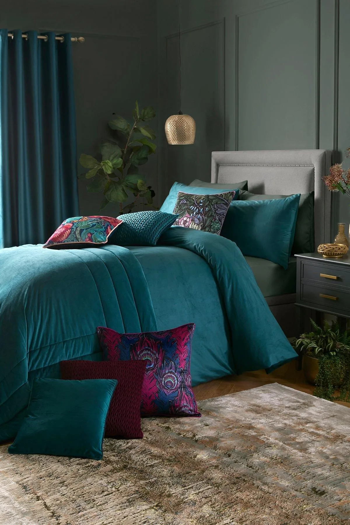 Laurence Llewelyn-Bowen 'Montrose' Luxury Velvet Duvet Cover Set in Teal 4