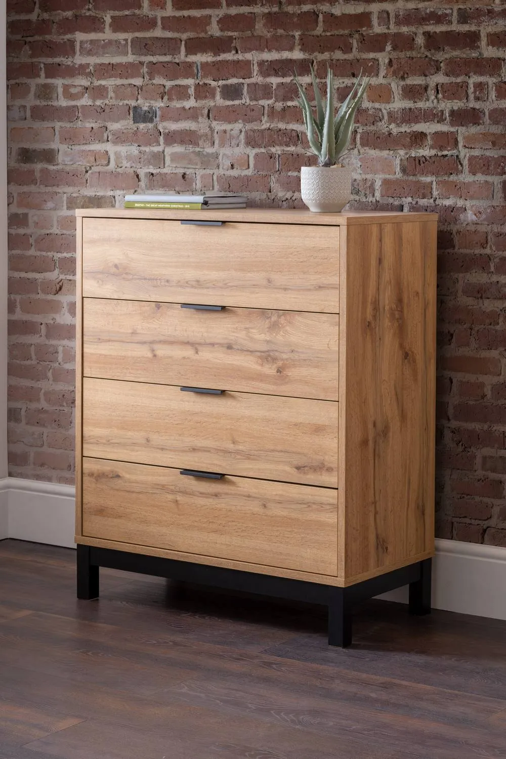 Julian Bowen Bali 4 Drawer Chest in Light Oak 1