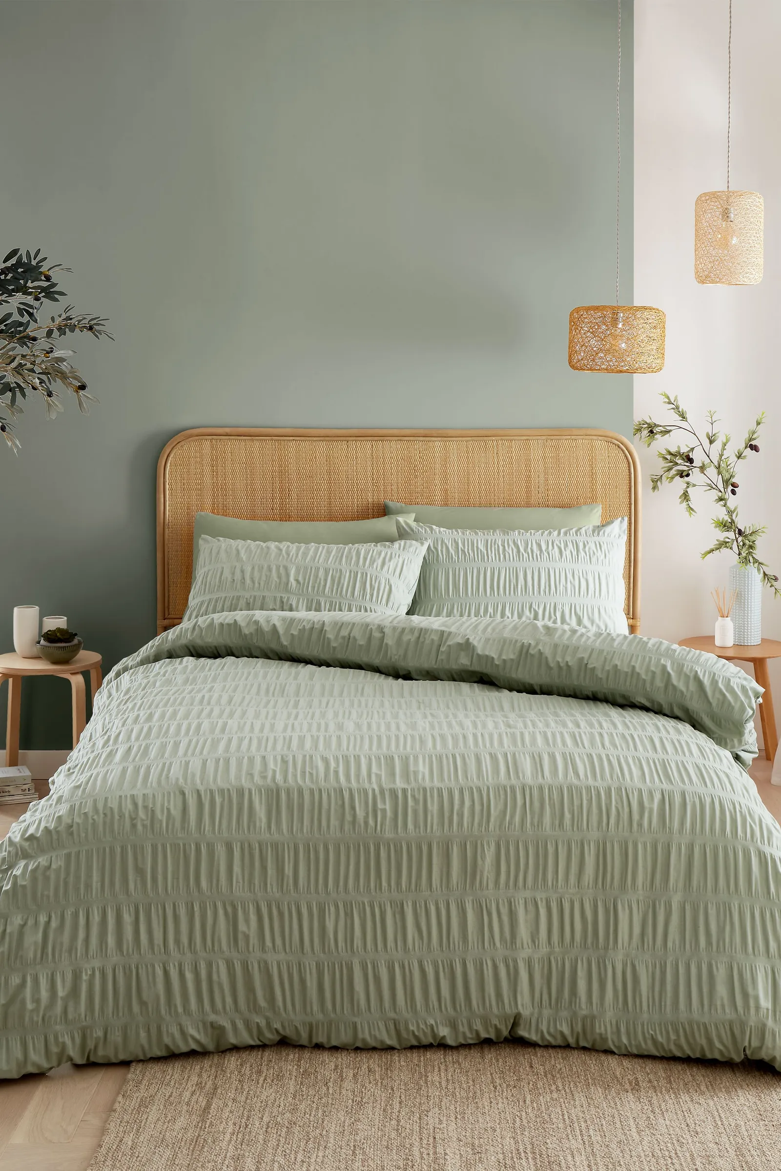 Catherine Lansfield 'Seersucker' Duvet Set in Green