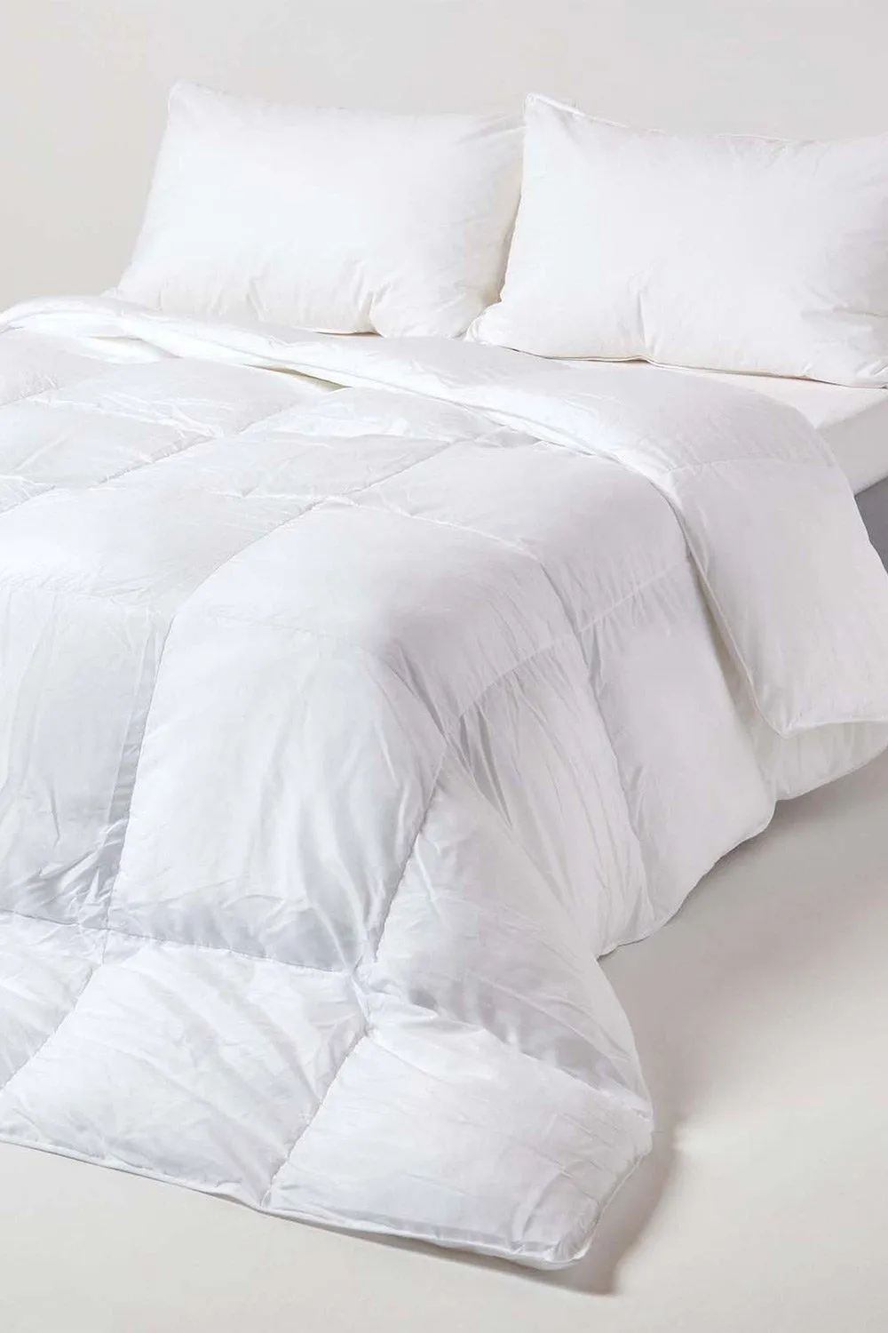 Homescapes Luxury Hotel Quality Super Microfibre 10.5 Tog Autumn Duvet in White