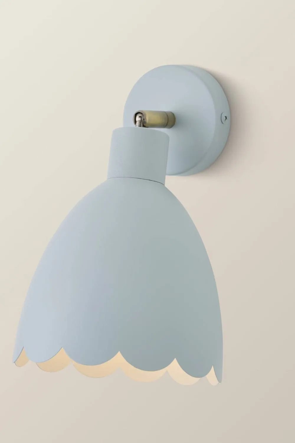 ValueLights Millie Flower Style Scallop Adjustable Wall Light with Bulb in Baby Blue 3