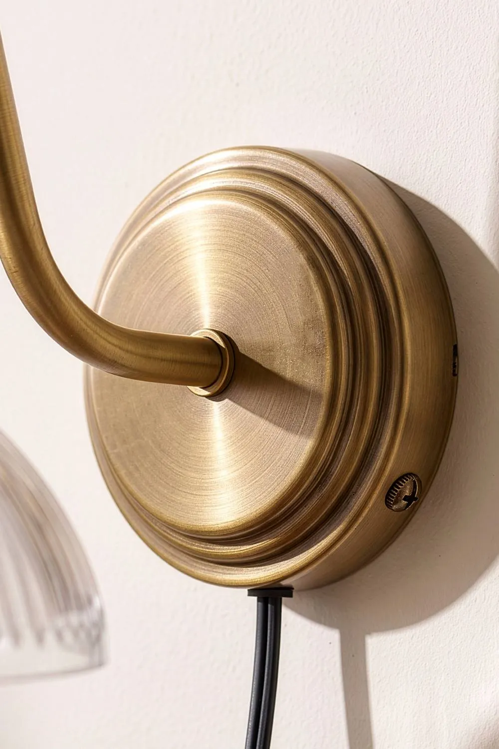 Dibor Adjustable Ribbed Glass Wall Light, Art Deco Style, Aged Brass Finish in Gold 3