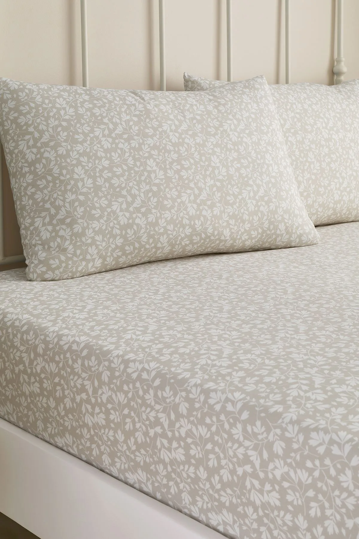 Dreams & Drapes 'Tess' Easy Care Ditsy Floral Leaf Print Fitted Sheet in Natural