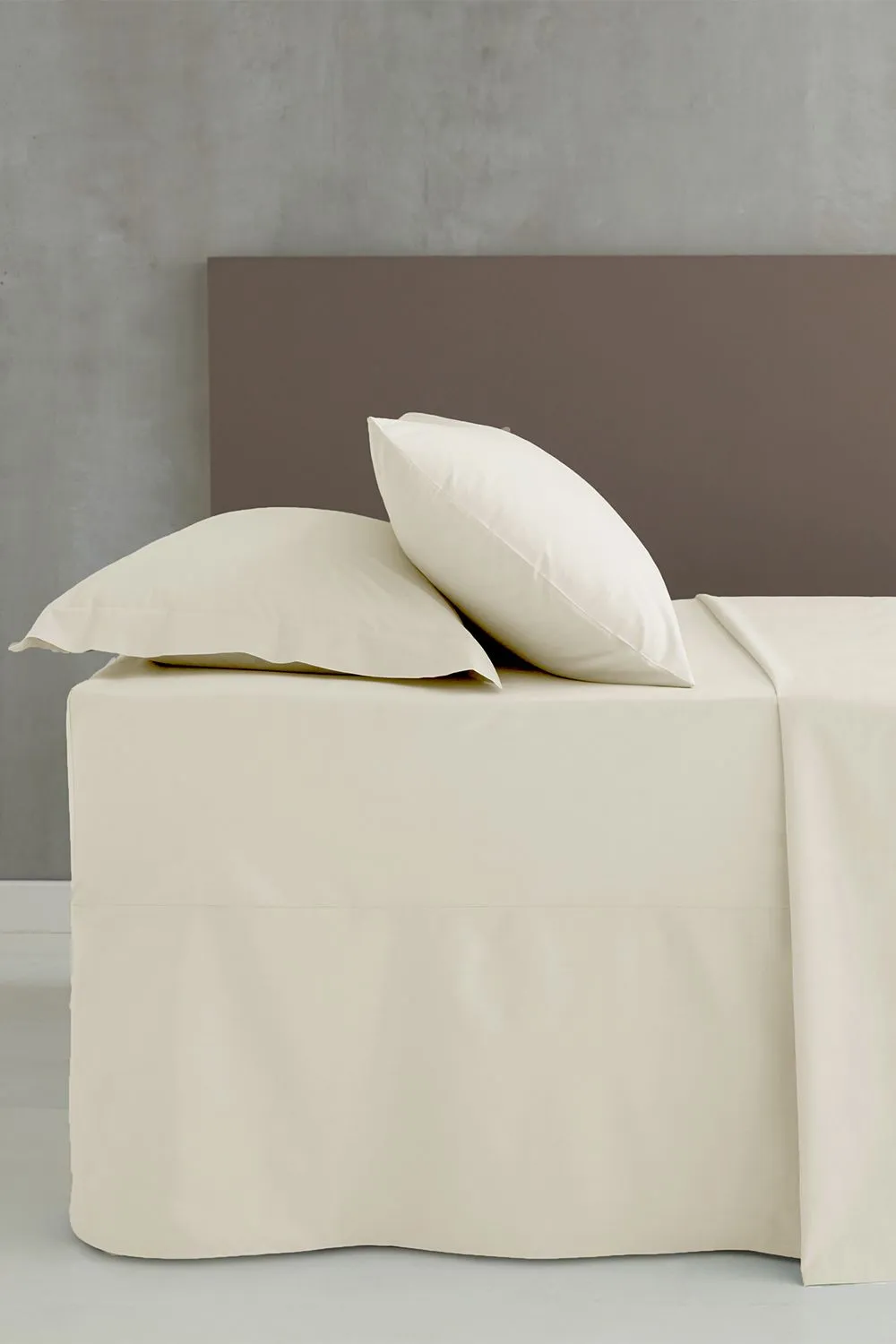 Catherine Lansfield Easy Iron 180 Thread Count Polycotton Percale 25cm Depth Fitted Valance Sheet in Cream
