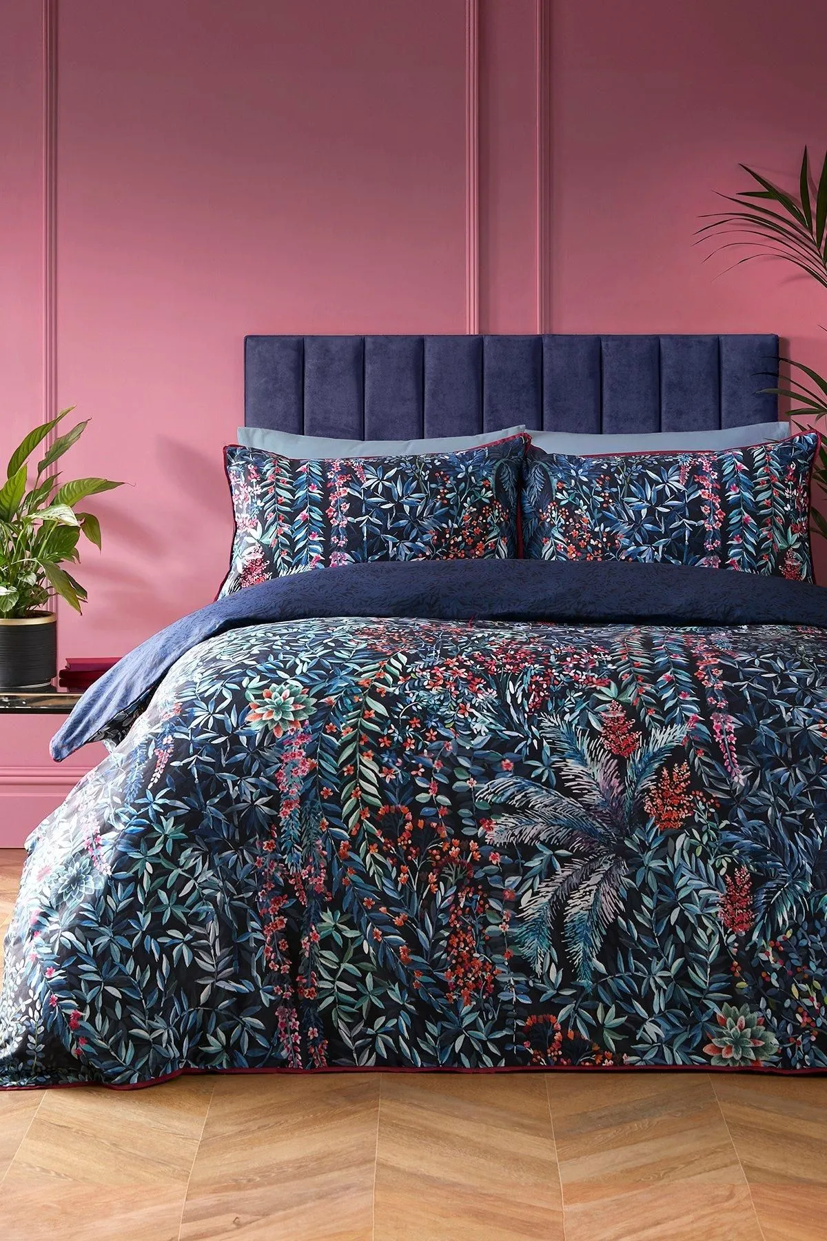 Soiree 'Tessa' 200 Thread Count Duvet Cover Set in Navy