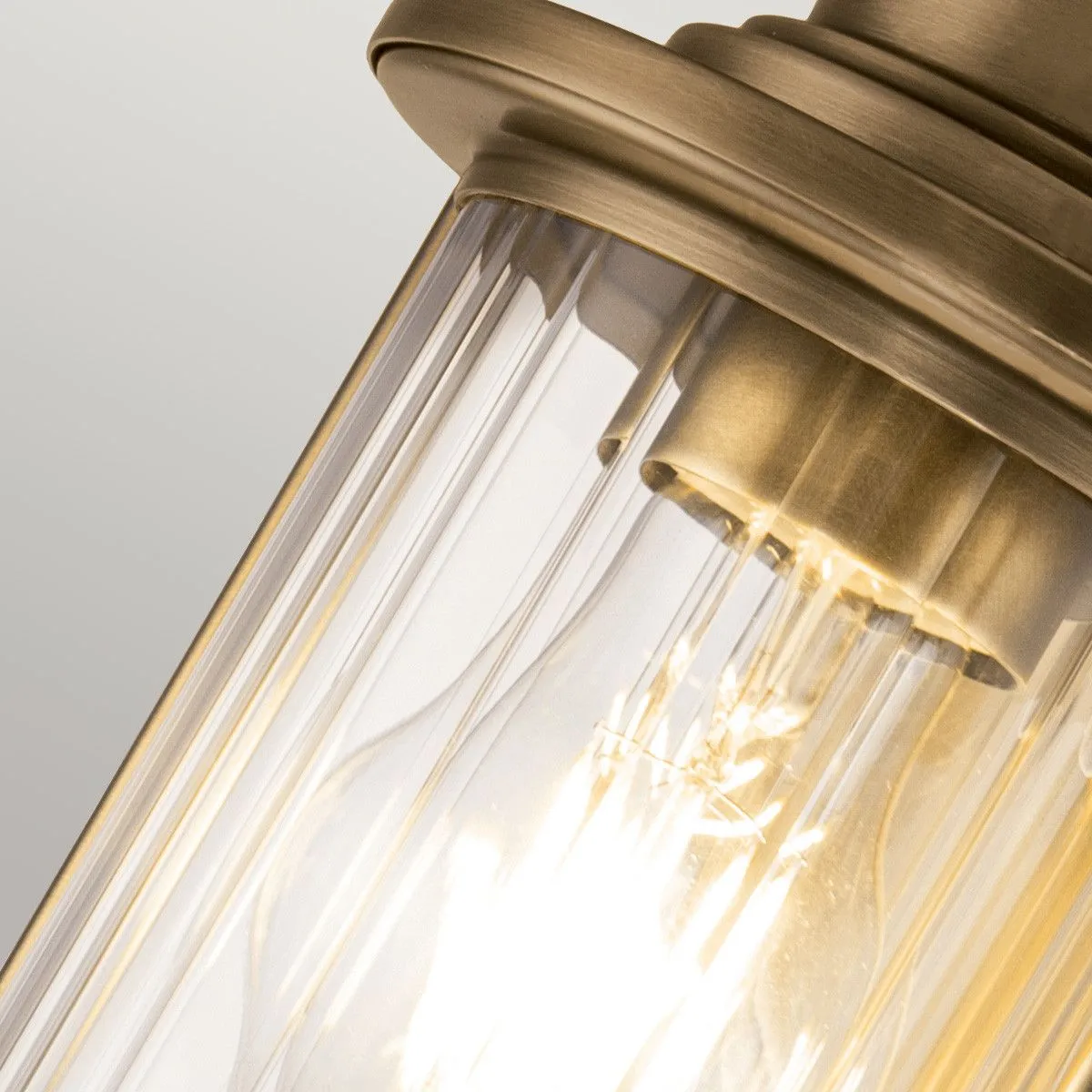 Netlighting Quoizel Riggs Wall Lamp Weathered Brass IP44 in Yellow 4