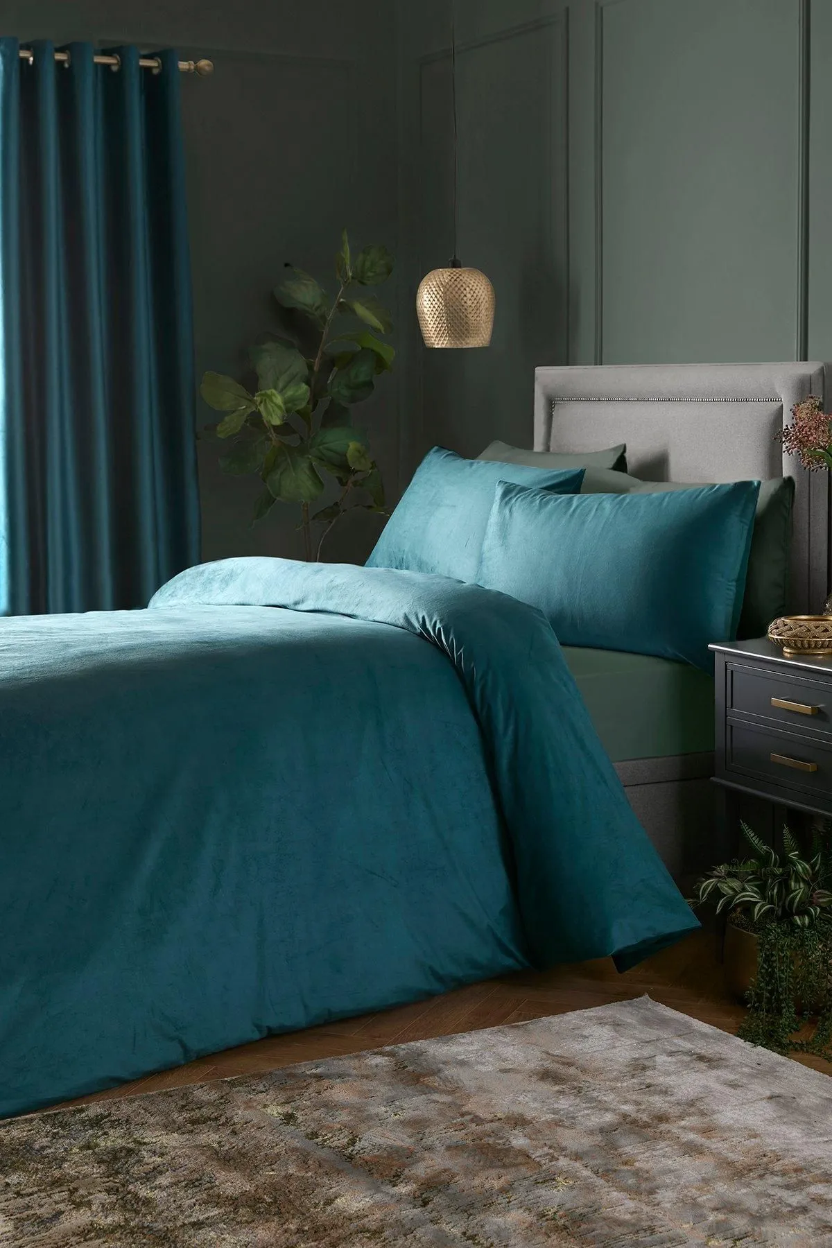 Laurence Llewelyn-Bowen 'Montrose' Luxury Velvet Duvet Cover Set in Teal