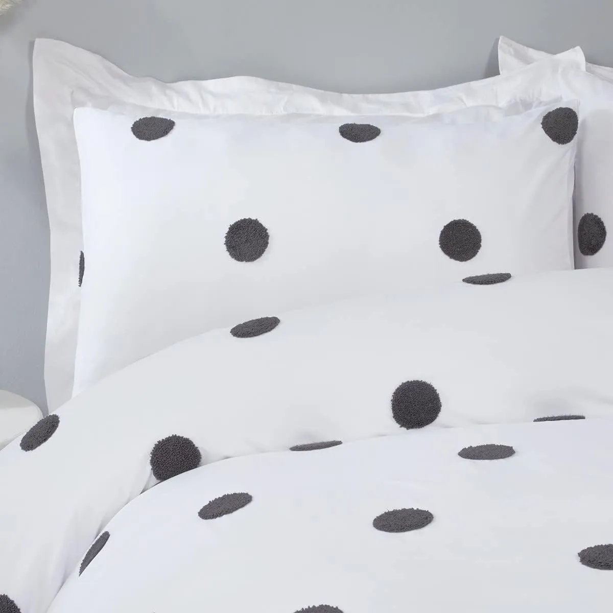 Smart Living Luxury Hotel Quality Tufted Circles Duvet Cover with Pillowcases in White 2
