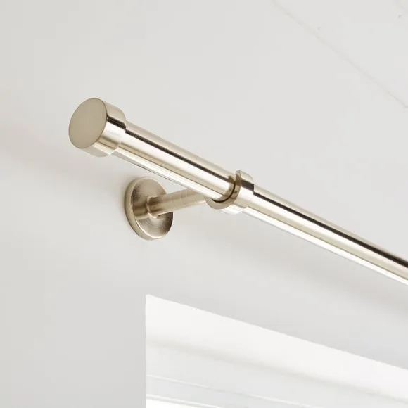 Trinity Extendable Metal Curtain Pole 1