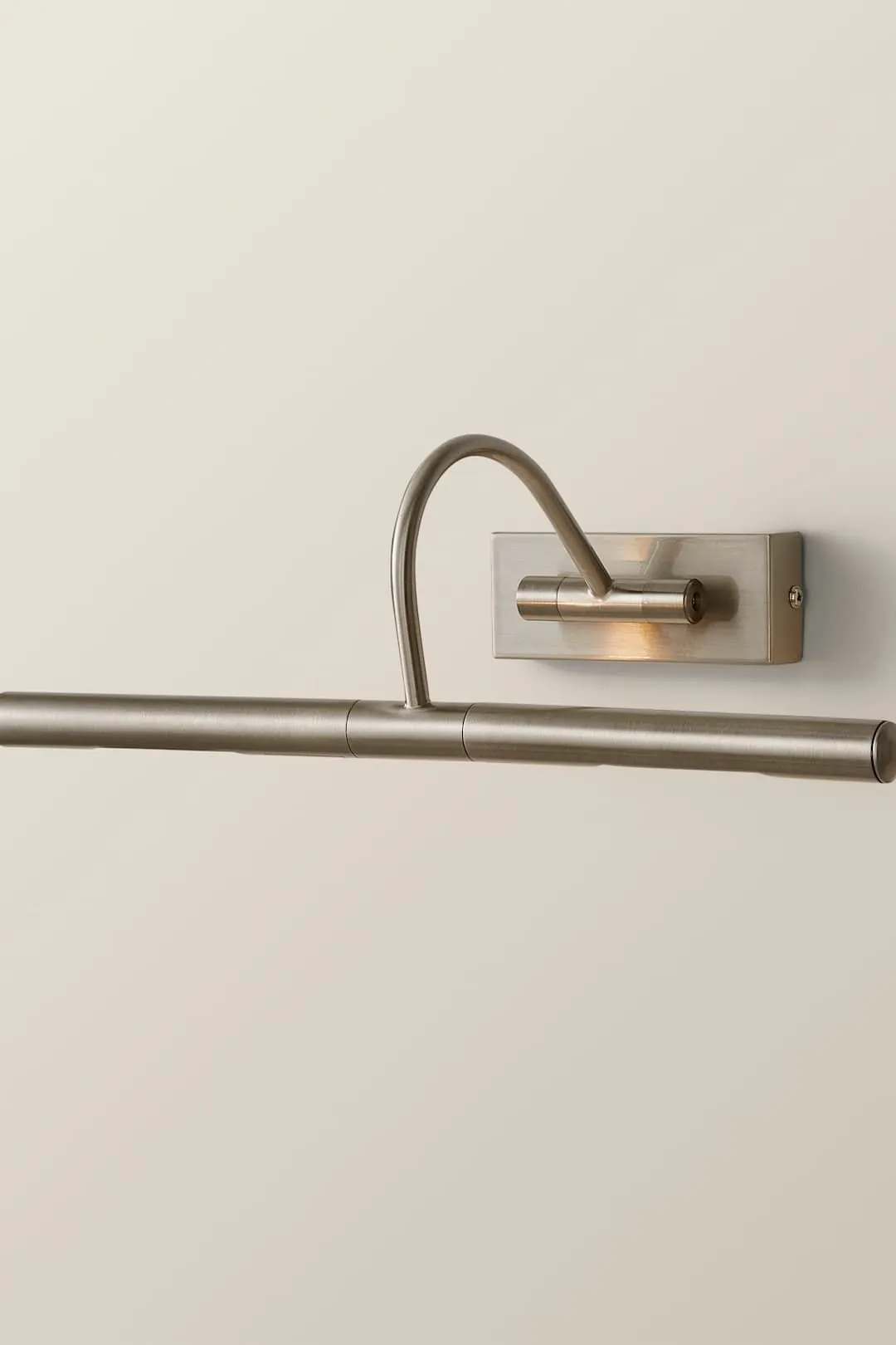 ValueLights Capri Brushed Chrome Adjustable Twin Bulb Picture Wired Wall Light in Metallic Silver 3