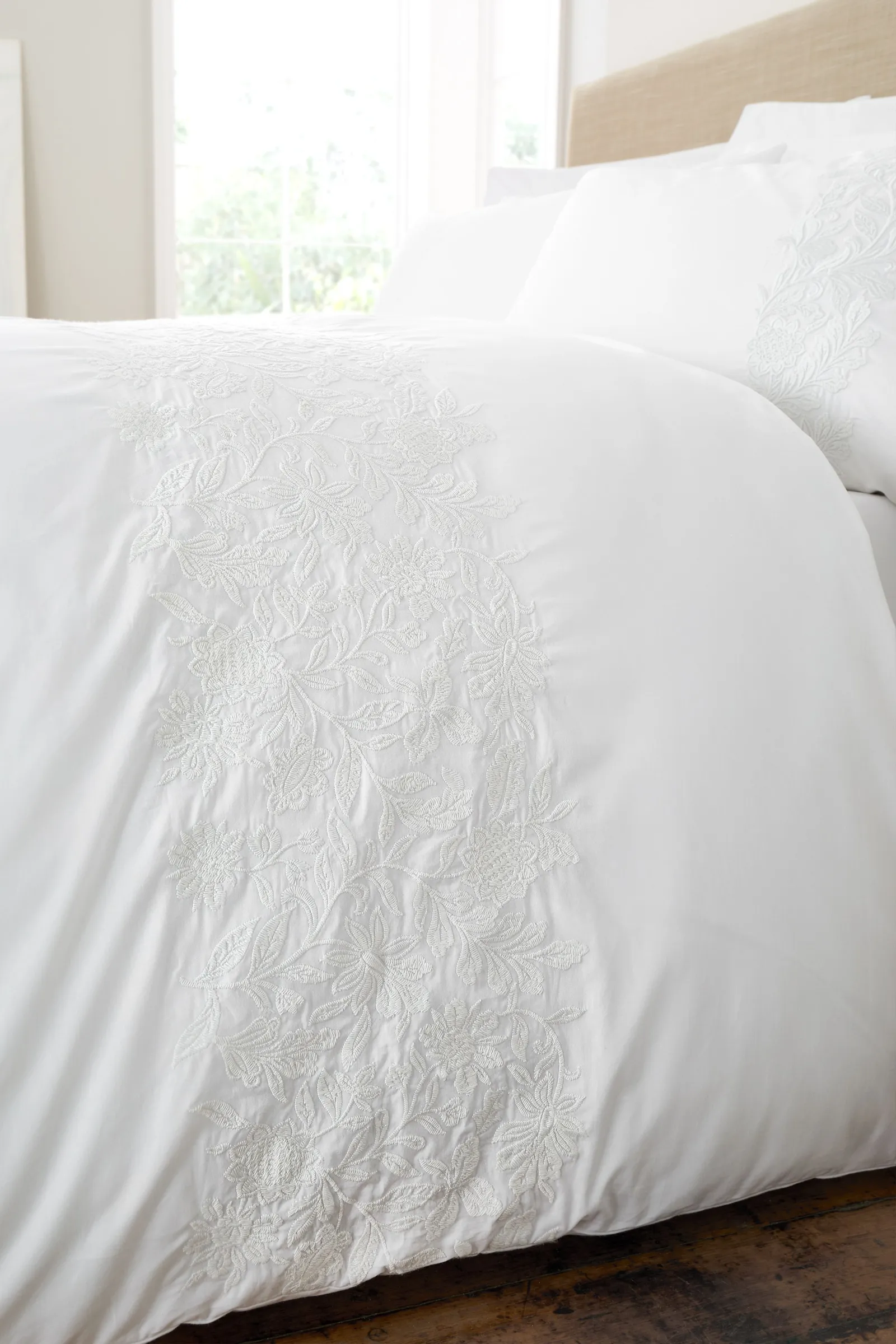 Bianca 'Embroidery Floral' 200 Thread Count Cotton Duvet Cover Set in White 4