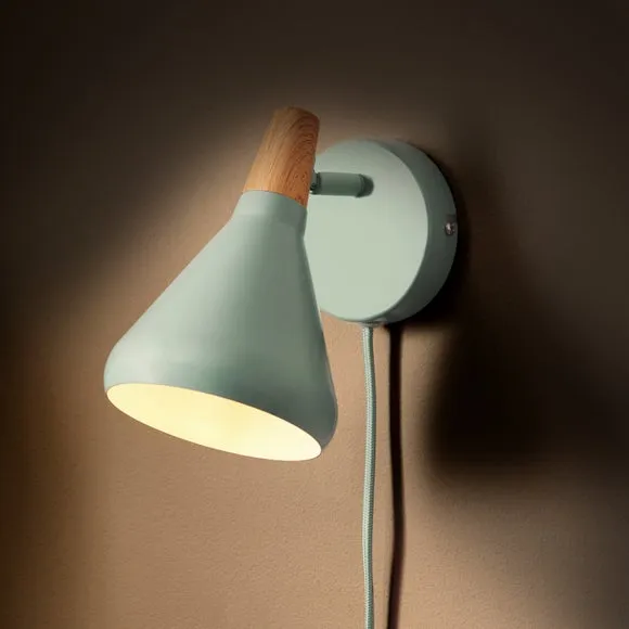 Wolston Plug In Wall Light 2