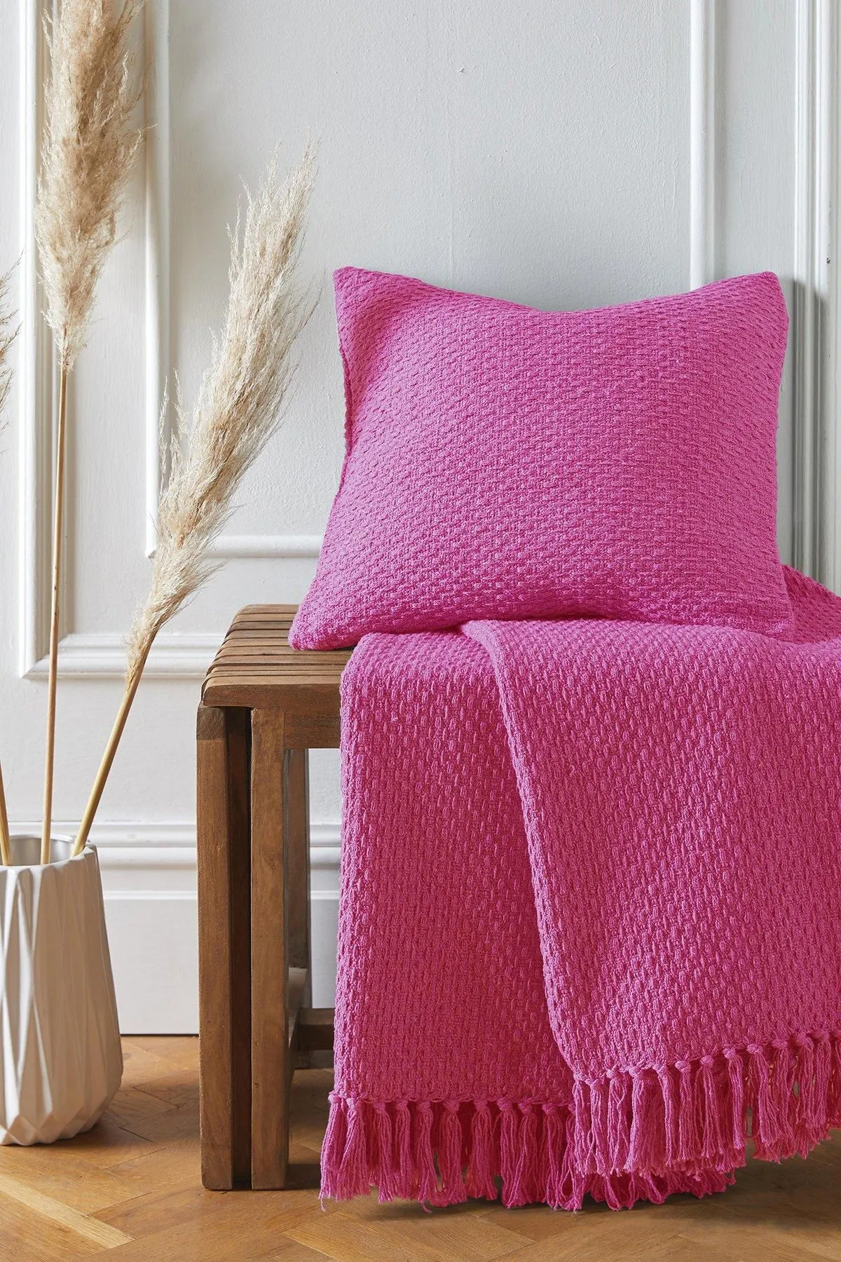Drift Home 'Hayden' Filled 100% Cotton Basket Weave Cushion in Pink