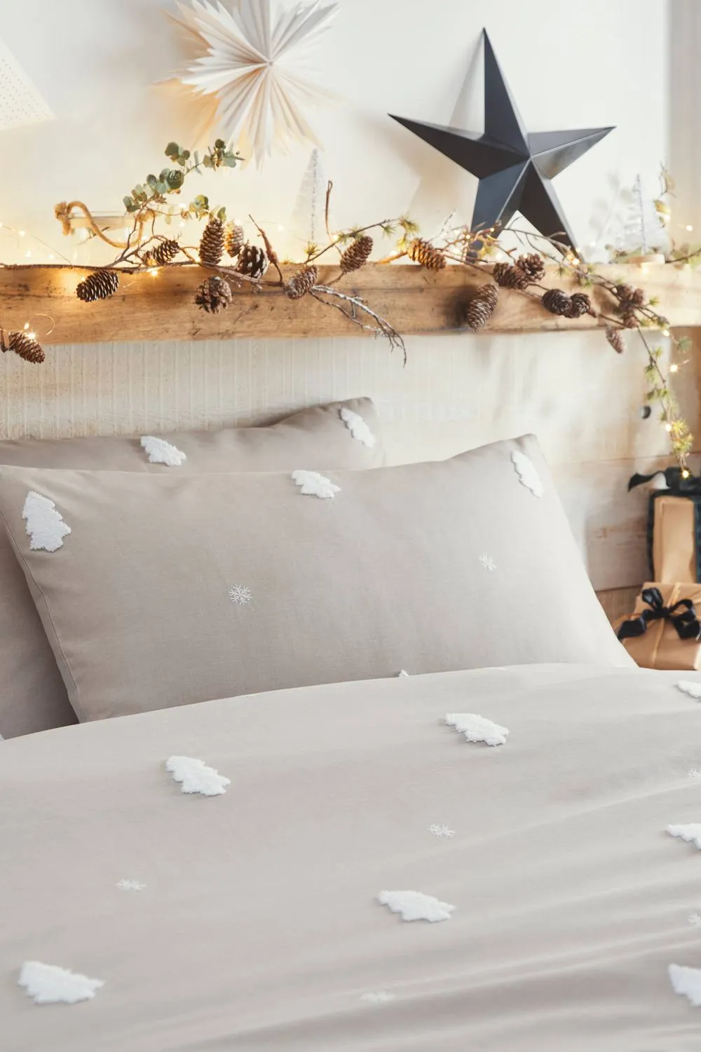 Appletree 'Tufted Trees' 100% Cotton Festive Duvet Cover Set in Natural 2