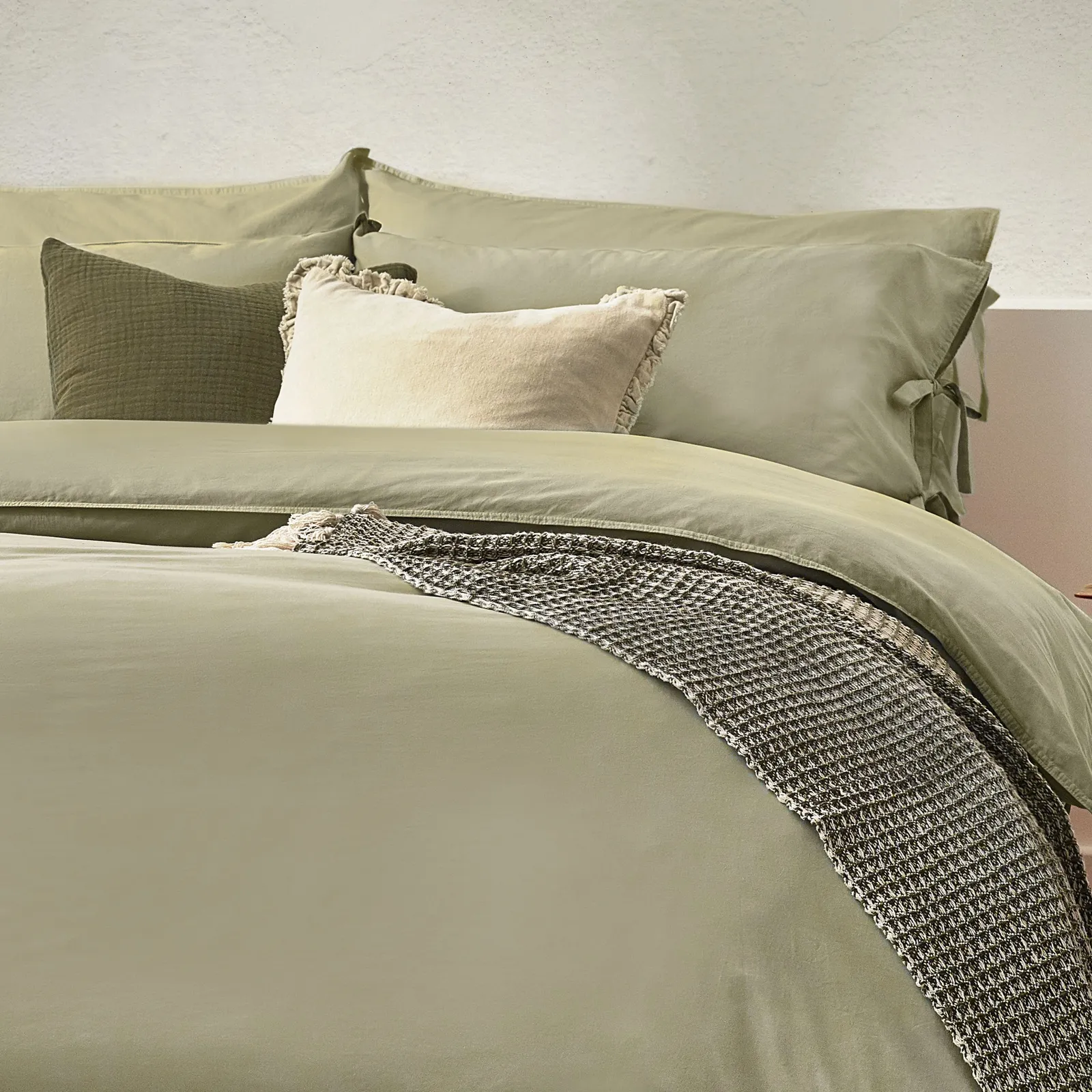 Yard Mallow Bow Tie 100% Cotton Duvet Cover Set in Light Green 3