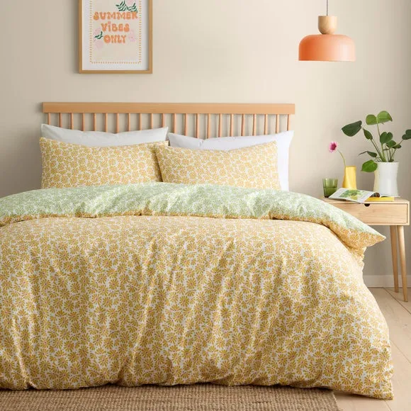 Fusion Retro Daisy Floral Polycotton Duvet Cover & Pillowcase Set