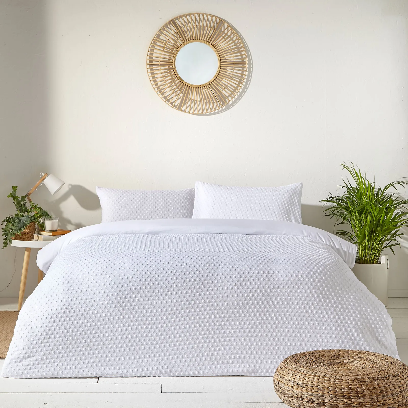 The Linen Yard Polka Tufted 100% Cotton Duvet Cover Set in White