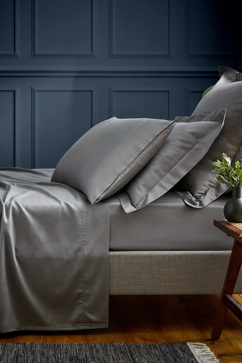 1951 'Luxury 600 Thread Count' Egyptian Cotton Fitted Sheet in Grey 2