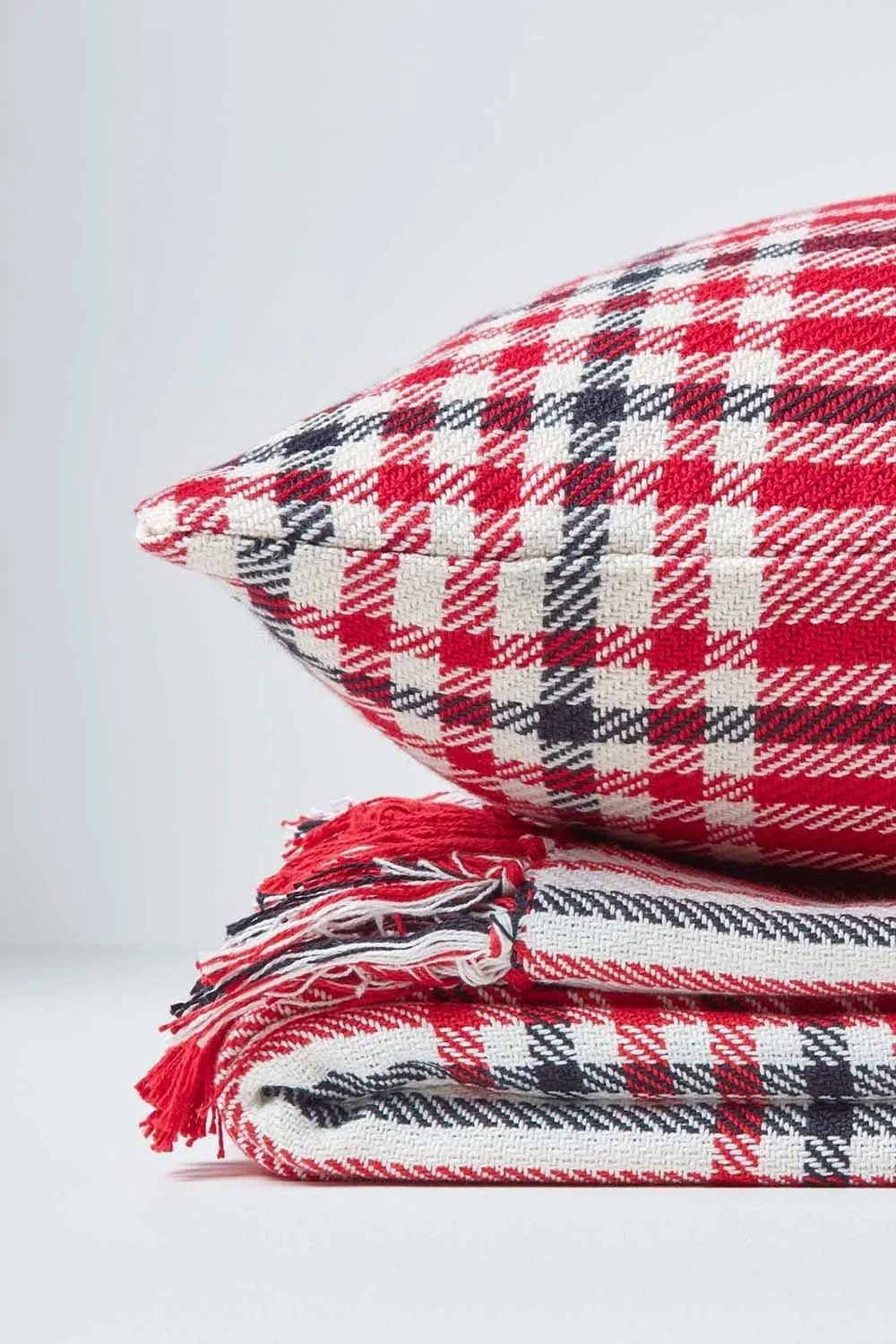 Homescapes Tartan Pattern Cushion Cover in Red 5