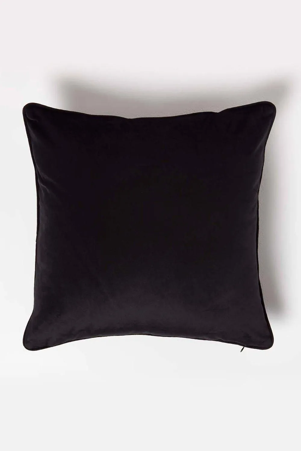 Homescapes Filled Velvet Cushion with Piped Edge 46 x 46 cm in Black 3