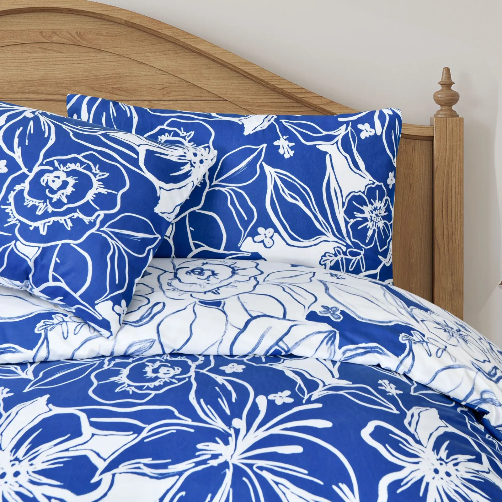Smart Living Luxury Super Soft Reversible Hawaiian Tropic Duvet Cover with Pillowcase in Blue 3