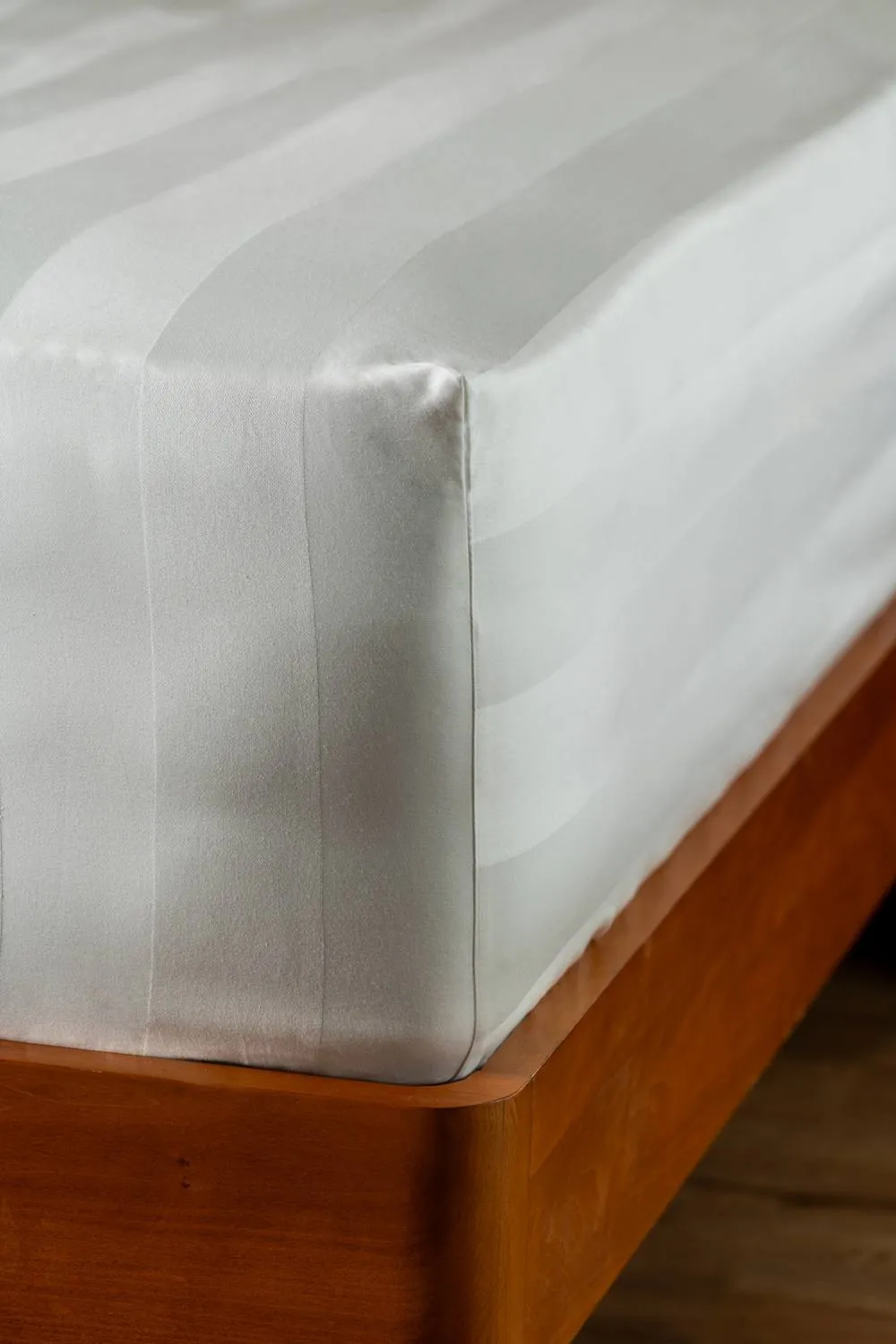 Soak&Sleep White 600 Thread Count Dobby Stripe Egyptian Cotton 40cm Fitted Sheet 3