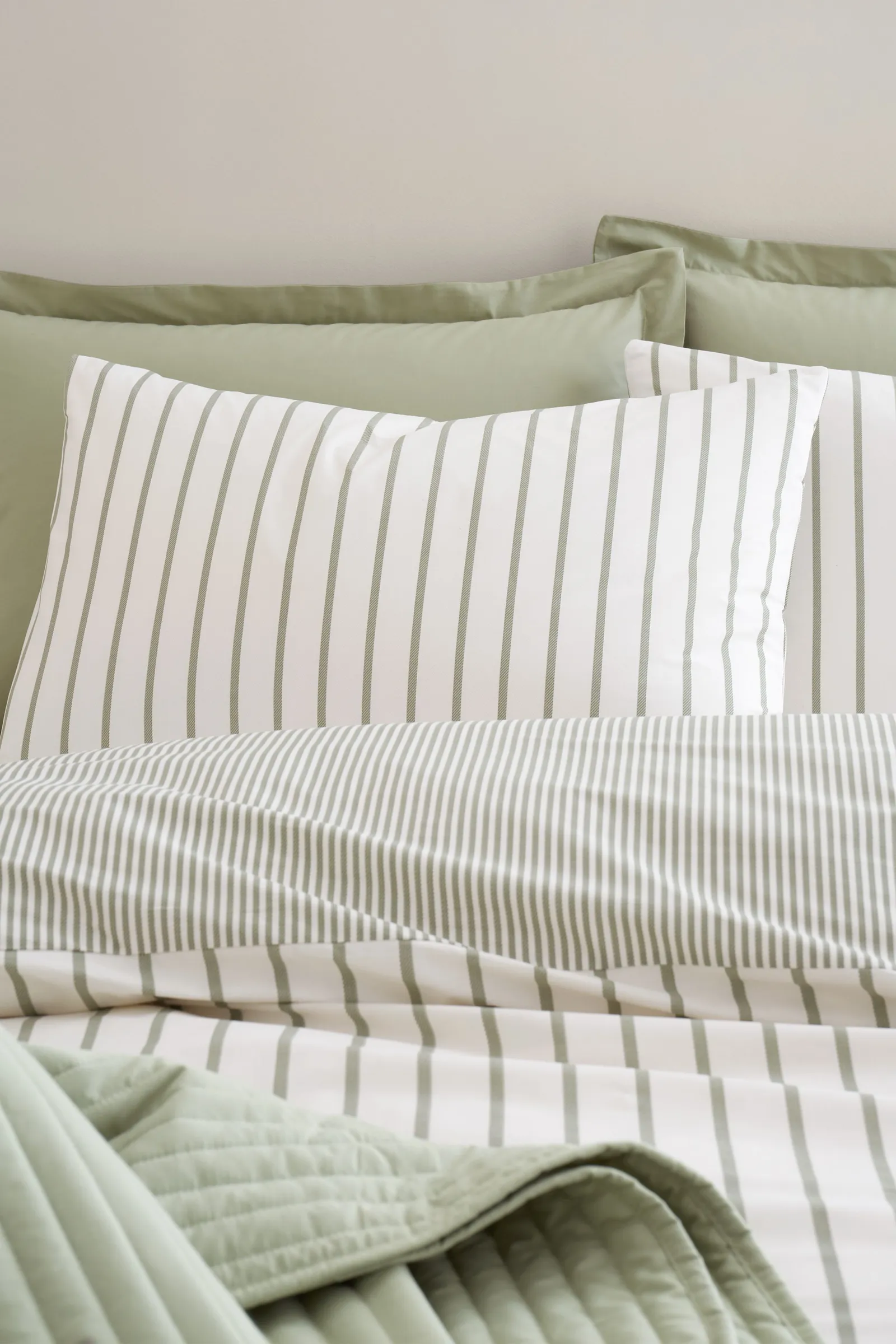 Bianca 'Hampton Stripe' 200 Thread Count Cotton Reversible Duvet Cover Set in Green 3