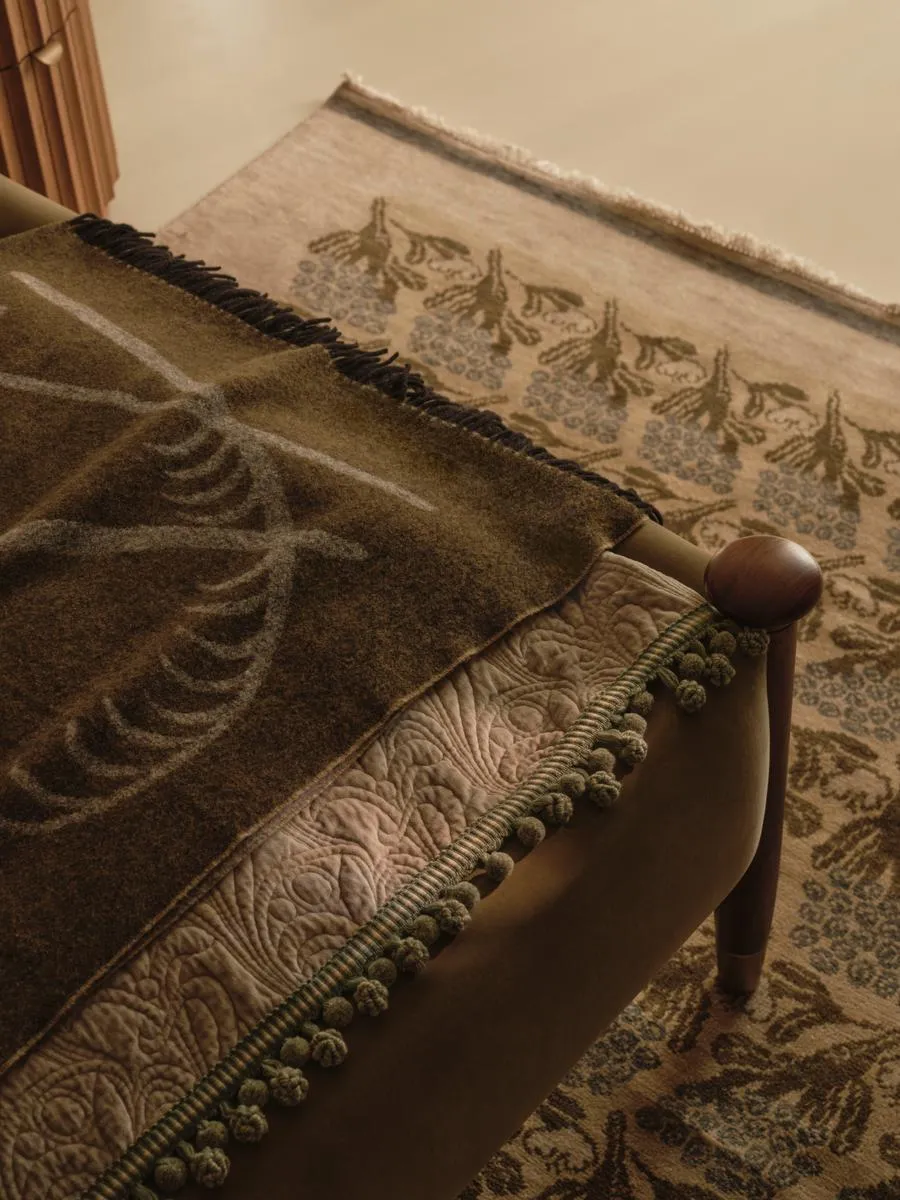 Elizabeth Throw